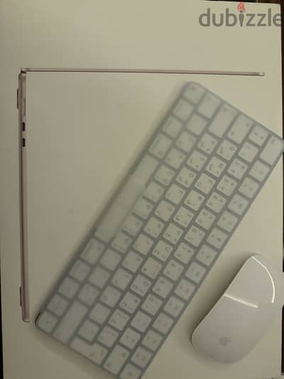 Macbook air M2 15 Inch, Magic Mouse and Magic Keyboard.