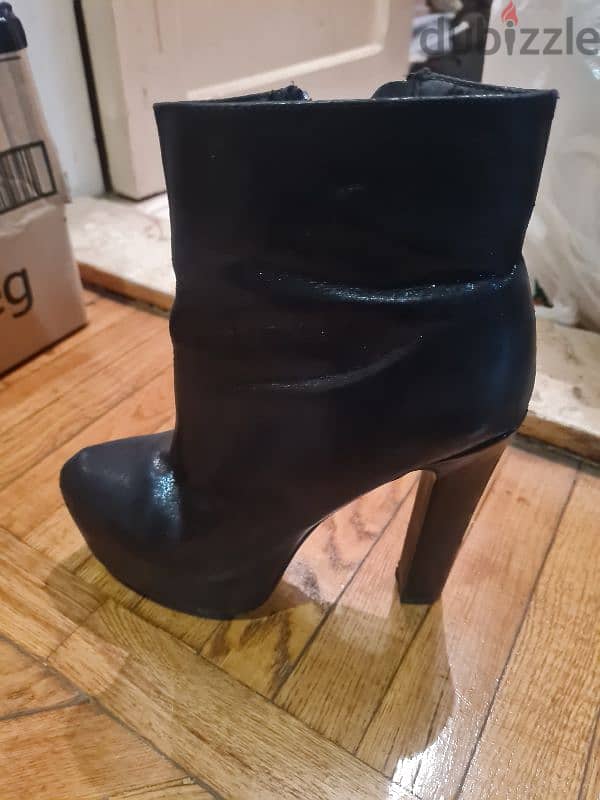 h and m half boot 0