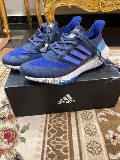 كوتشي adidas  ultra boost  اوريجنال ١٠٠٪؜ جديد لم يستخدم