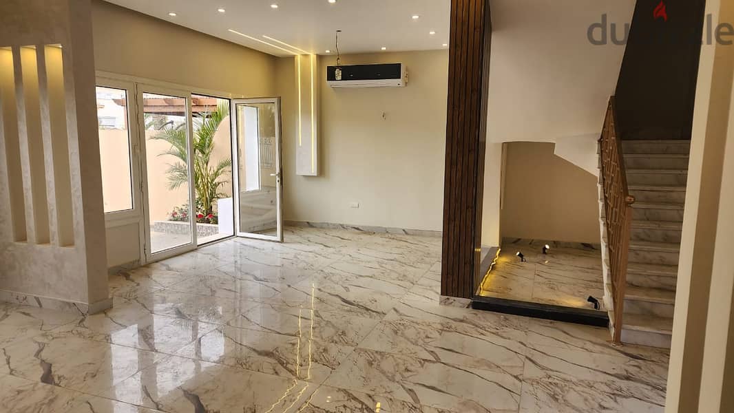 Townhouse Hyde Park تاون هاوس للايجار ميدل واجهة كلاسيك 0