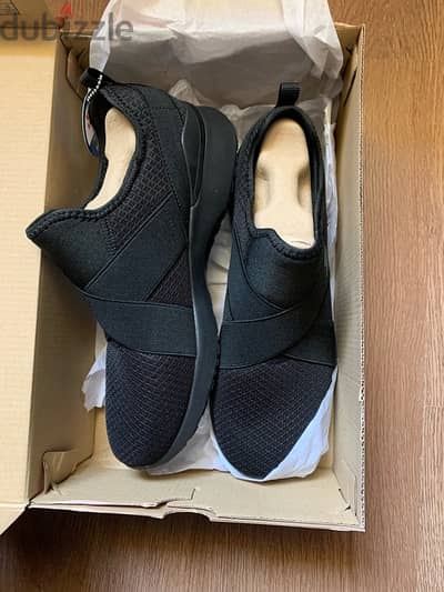 original black sketchers slip on (sketch-air)