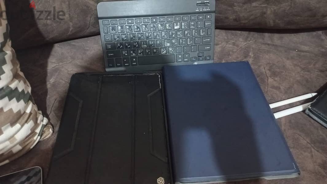 Ipad 9th gen + Apple Pencil + keyboard + covers ايباد الجيل التاسع 7