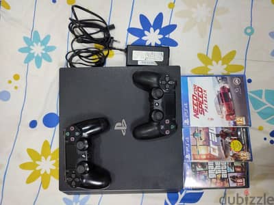 PS4 PRO 1TB 4K 60HZ WITH TWO ORIGINAL CONTROLLERS AND THREE CD GAMES