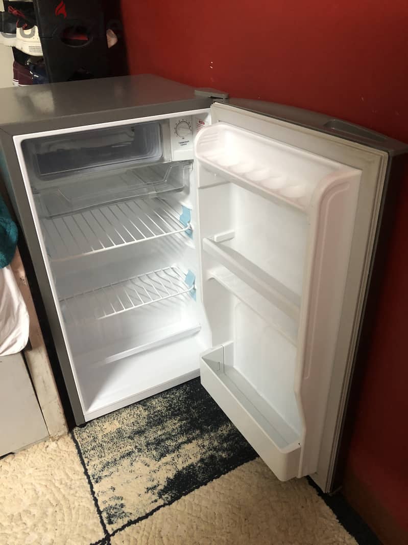 تلاجه ال جي ميني بار - LG Mini Bar 92L Silver GL-131SLQ 2