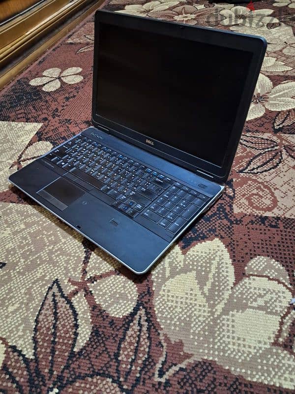 dell precision m2800. قابل للتوصيل 1