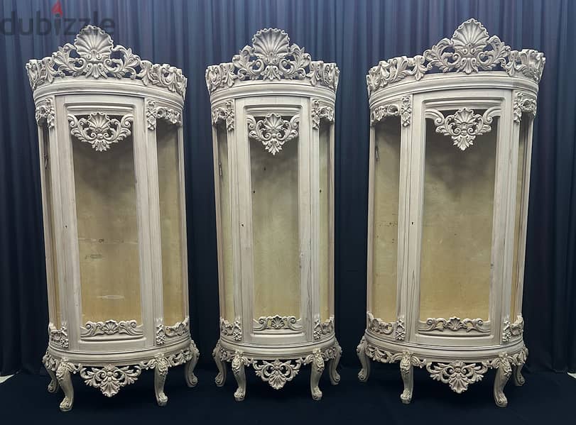 Elegant Baroque-Style Display Cabinet 1