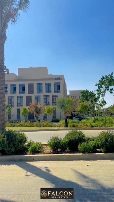 Administrative building on the facade, fully finished with air conditioners, for sale in District 5 Compound, New Cairo