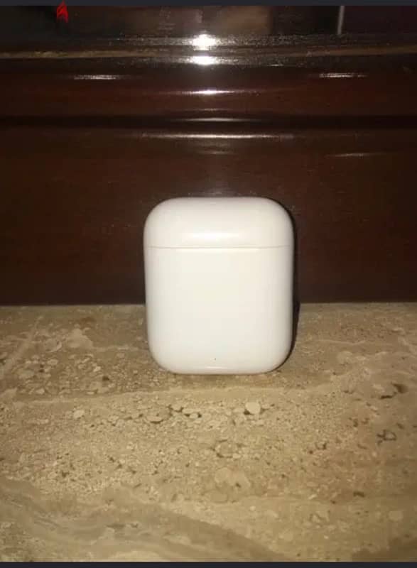 airpods 1st gen case and left earpod only 0