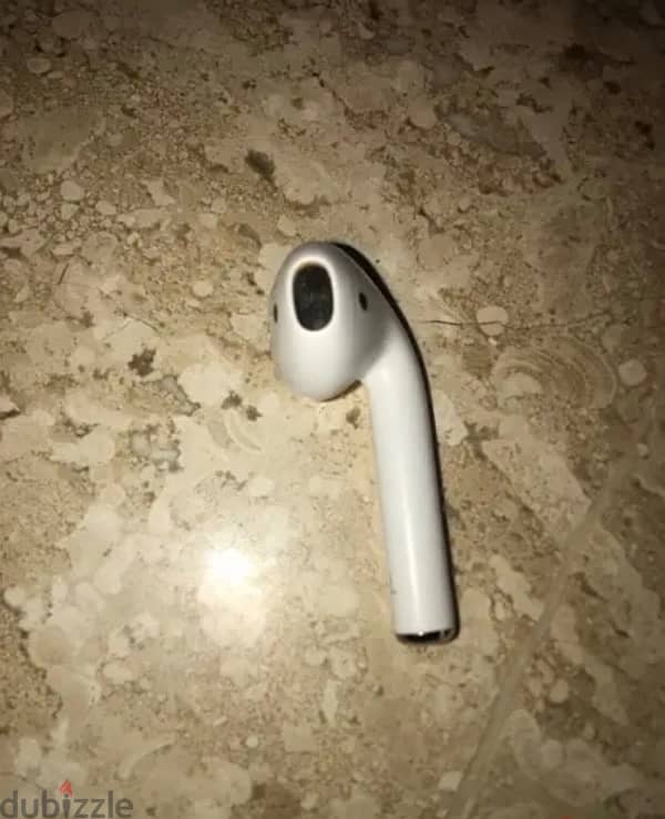 airpods 1st gen case and left earpod only 2