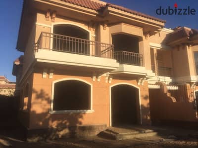 Classic townhouse in Madinaty for sale in cash