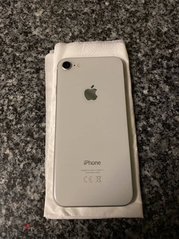 iphone 8 (64 g) 0