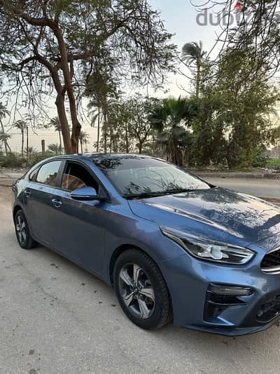 متاح للإيجار For rent car Grand Cerato