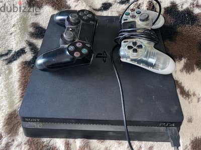 Play station 4 slim 1 TB like new (Ps4 Slim 1TB+ 2 Controllers)