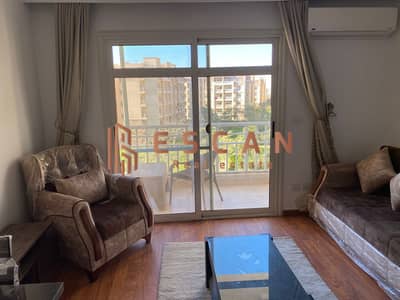 First apartment, 2 bedrooms, for rent, furnished, in Madinaty, B7, furnished with modern furnishings, wide garden view, near services and the club in