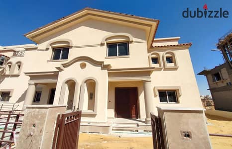 Townhouse F3 for sale in Madinaty Corner - Immediate delivery - Wide garden view - Large land