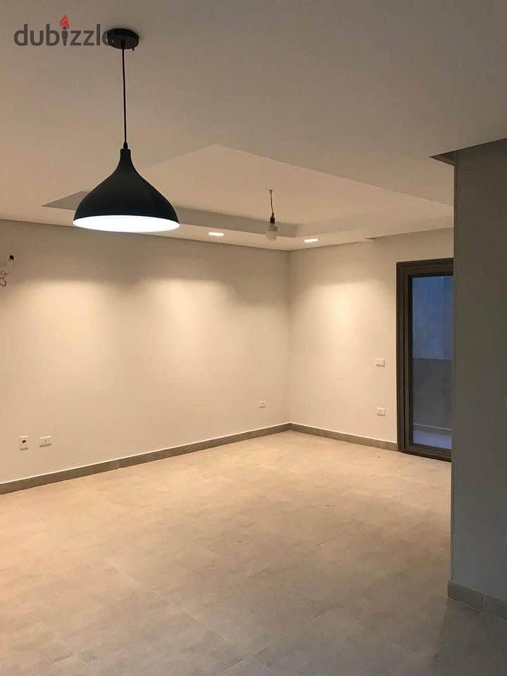 For sale, a fully finished 3-room apartment with 10% down payment in Sun Capital View Compound, directly on the hotels in the heart of October and in 0