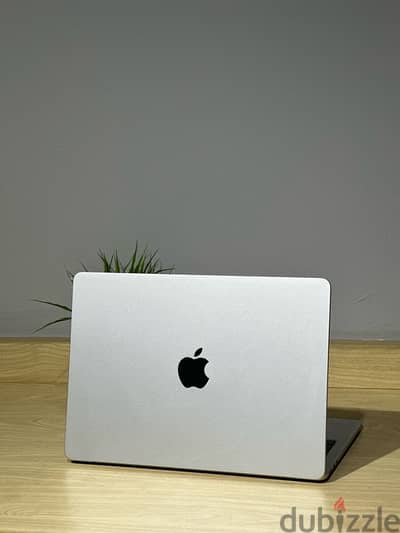 Macbook Air M3 2024 16/512 شحنتين بس