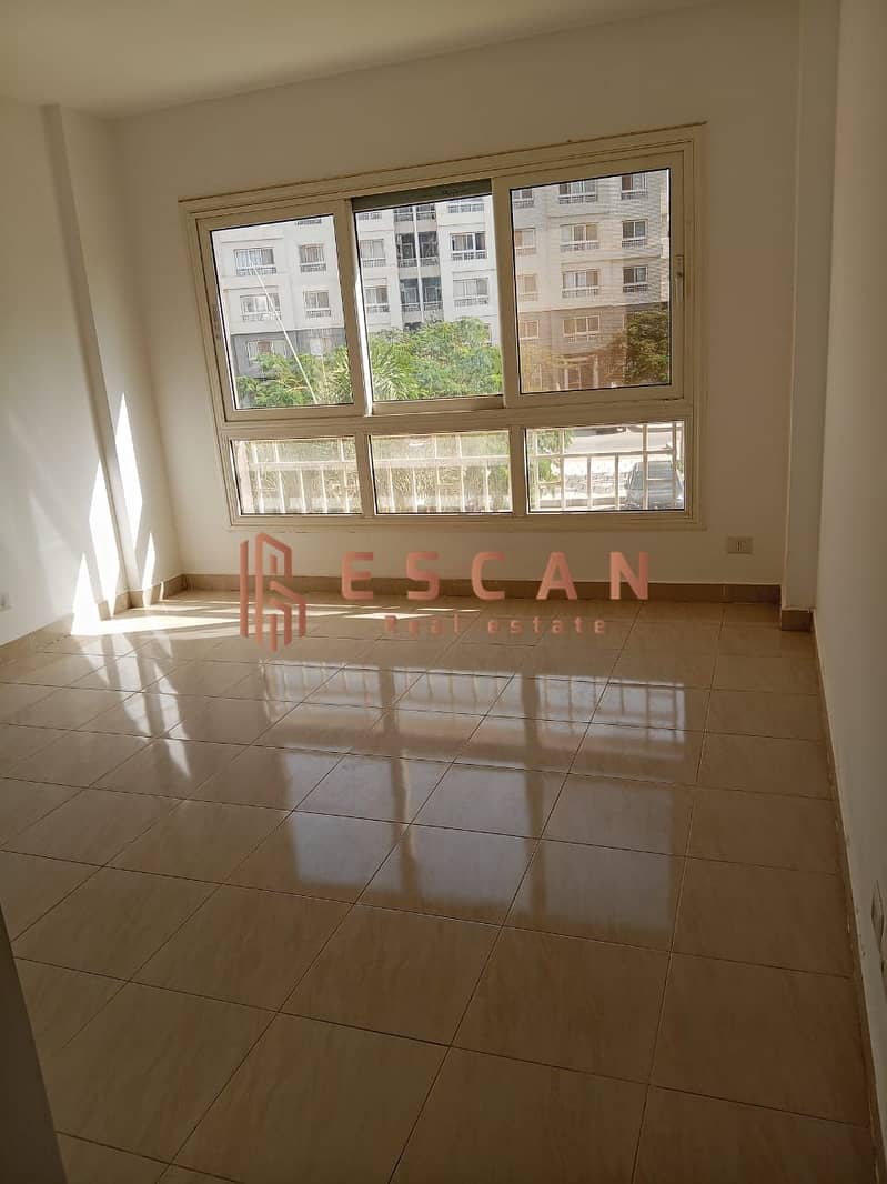 Apartment for rent in Madinaty B10, near services, 165 m 0