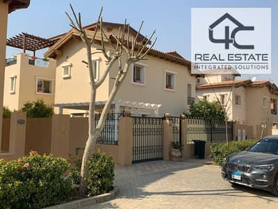 Villa Townhouse  for sale 215 m in compound Hyde Park new cairo   prime location on landscape with installment under market price