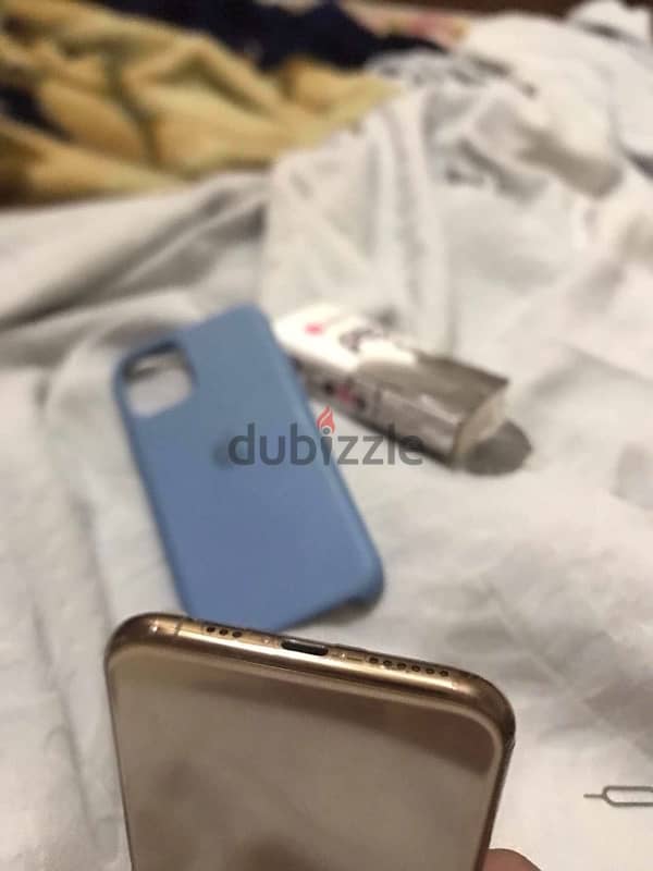 I phone 11 pro 256 GB gold 8