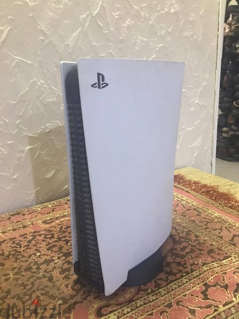 بلايستيشن PS 5  ومعها الاكسسوارات 6