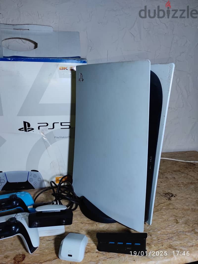 بلايستيشن PS 5  ومعها الاكسسوارات 8