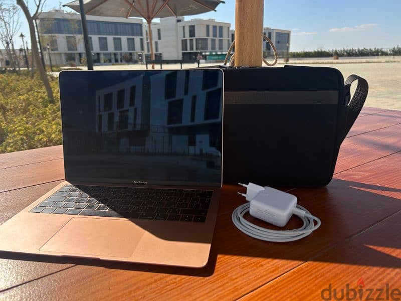 MacBook Air 2019 | With Original charger | ماك بوك حالة زيرو بمشتملاتة 6