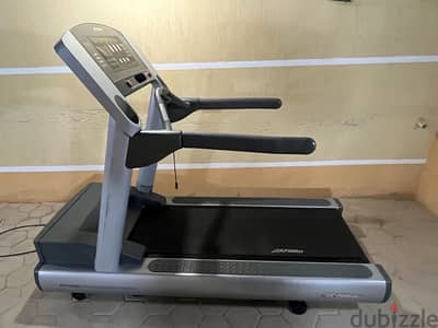 مشايه لايف فيتنس  وزن مفتوح أمريكي treadmill life fitness