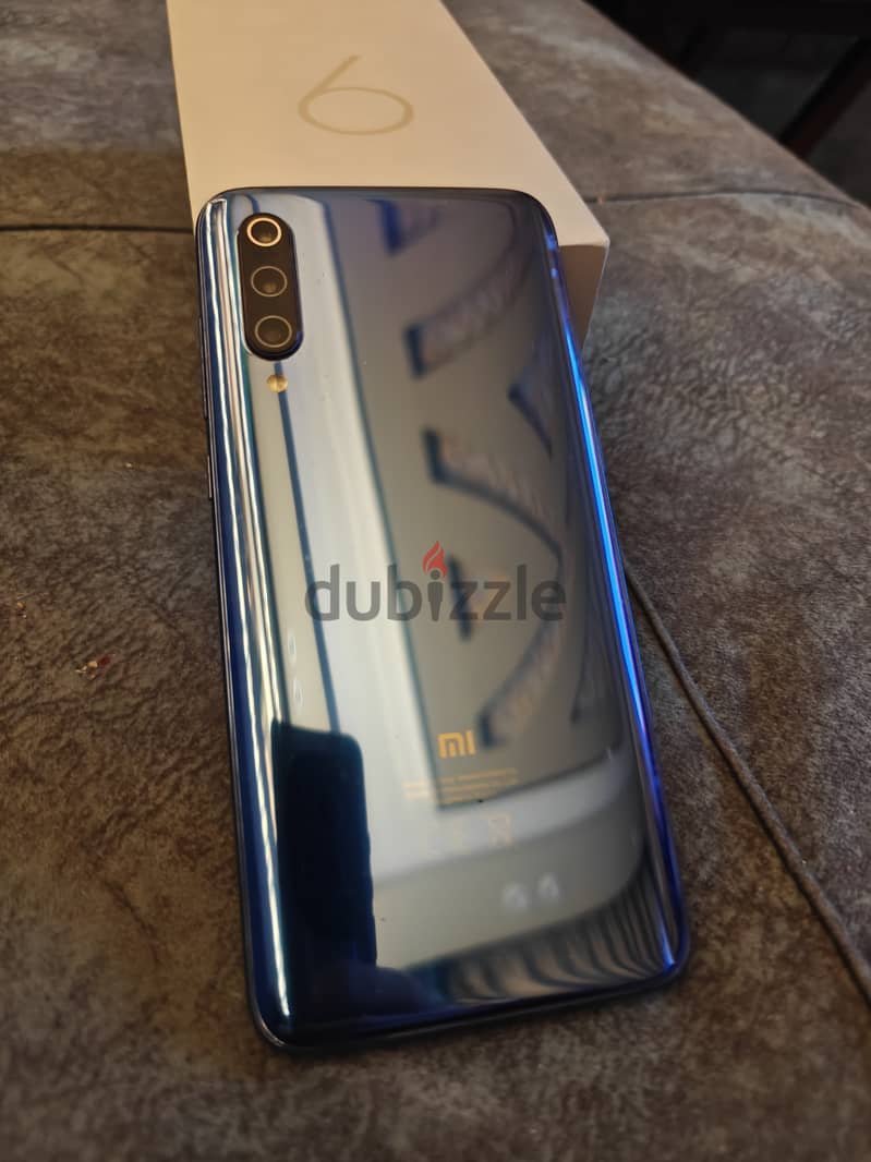 Xiaomi MI 9 128 storage 6 G RAM 8