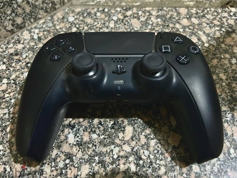 Playstation 5 Fat Digital Edition 2 controllers - PS5 1