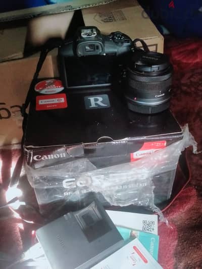 كاميرا Canon EOS R100 بدون مرآة مع عدسة 18-45 مم