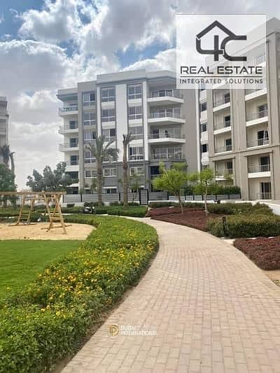 For sale Apartment with private garden 2 bedrooms direct on land scape with down payment 4,1 and installments in Hyde Park Compound