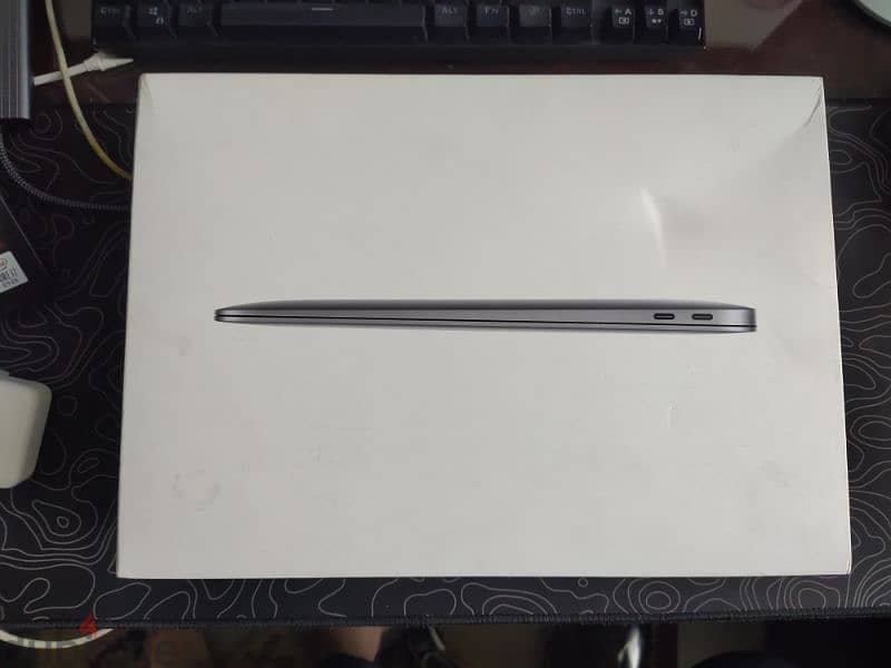 MacBook air m1 512 gb can be used as mac mini or pc (cracked screen) 8