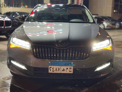 SKODA SUPERB AMBITION 2022 KM 15000 صيانات فابريكه