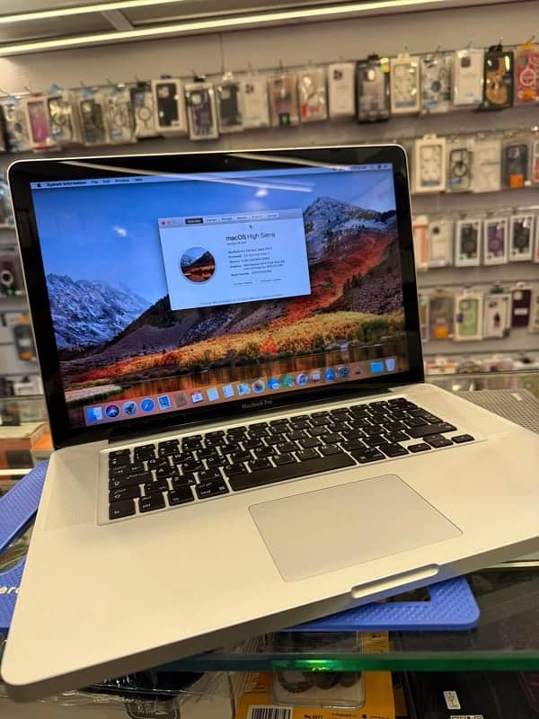 Macbook 2011 early 15 inch Intel core i7 | 8 Ram GB Hard SSD - 512 GB 1