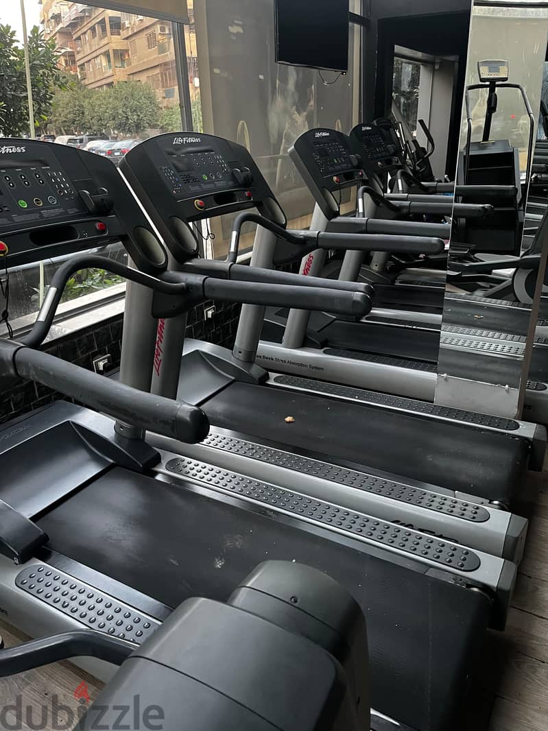 للتصفية مشايات وكروس وعجل امريكي كالزيرو Life Fitness 3