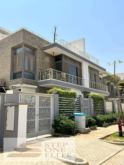 Villa with garden, 4 rooms, large area, at a special price, for sale in the heart of the Fifth Settlement