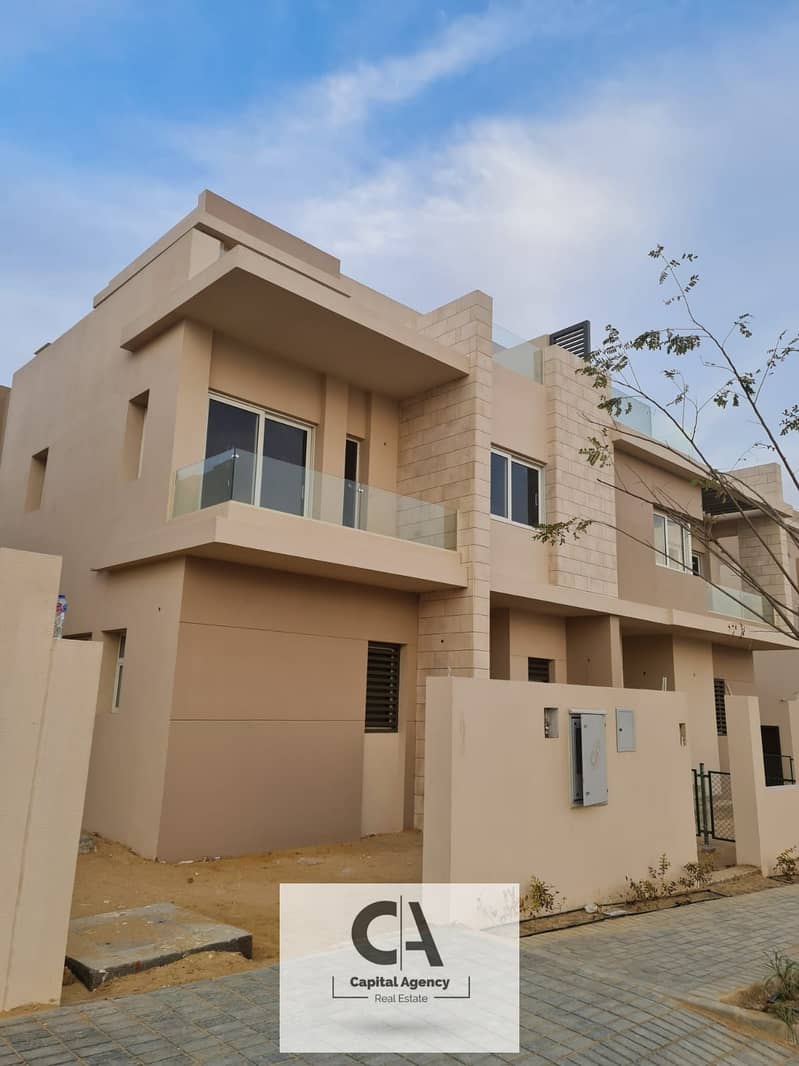 Villa for sale with Ready to move in Hyde Park the heart of October with a 5% down payment and equal installments in Tawny Compound | Entire vil 0