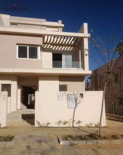 Ready-to-move townhouse for sale near Palm Hills, Sheikh Zayed, and Tawny Hyde Park, available with installment payment options.