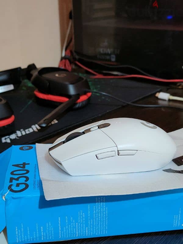 Logitech  G304 wireless mouse 2