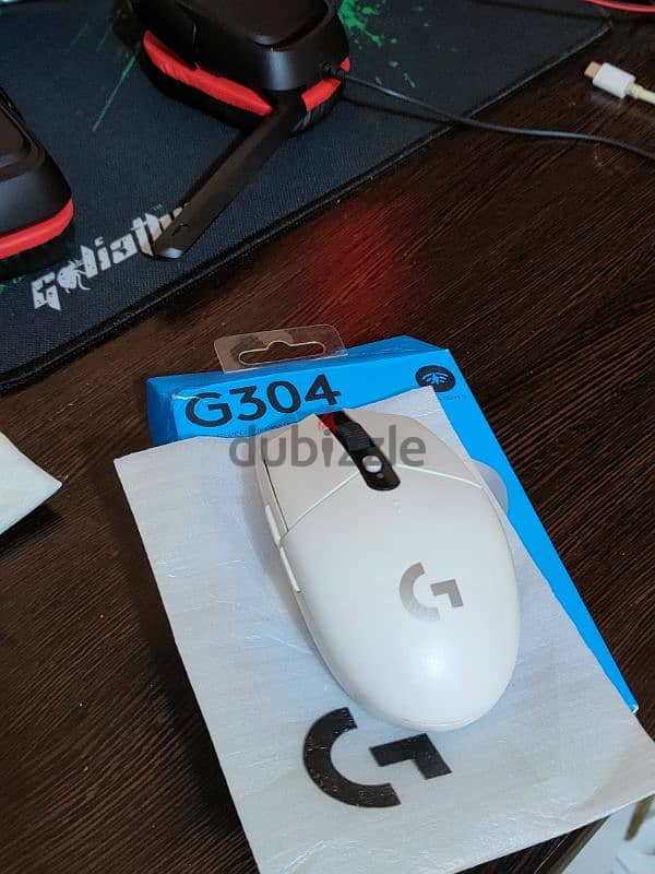 Logitech  G304 wireless mouse 3