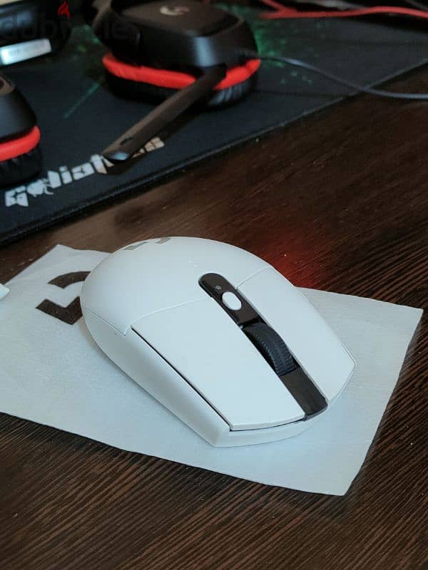 Logitech  G304 wireless mouse 4