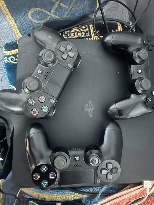 ps4 with 3 controllers 1 tera 0