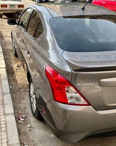 Nissan Sunny 2023