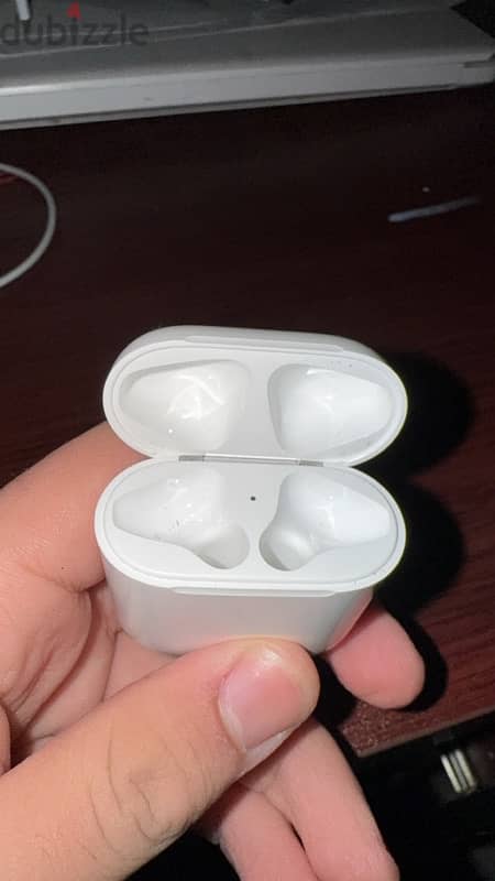 AirPods case and box original without the bucks 4