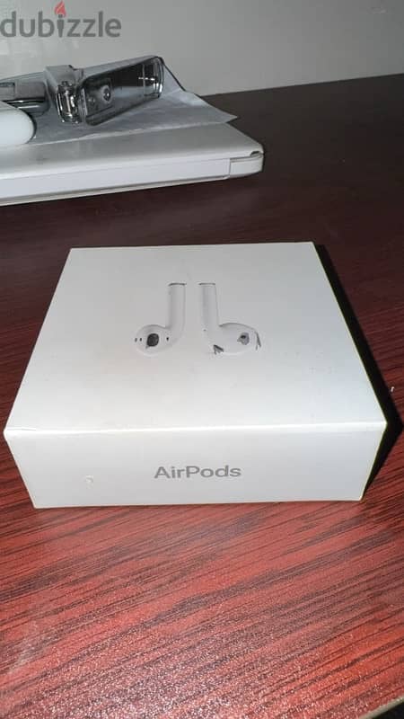 AirPods case and box original without the bucks 8