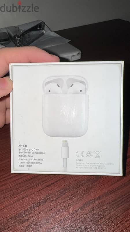 AirPods case and box original without the bucks 9