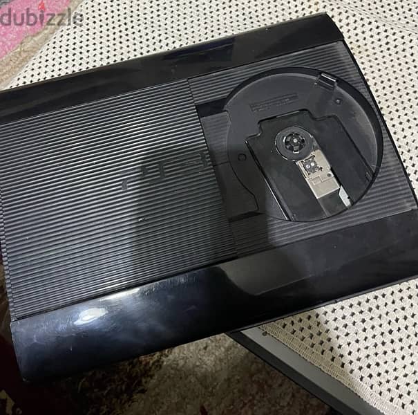 للبيع playstation 3  مساحة ٥٠٠ جيجا عليه ٤٠ لعبة 4