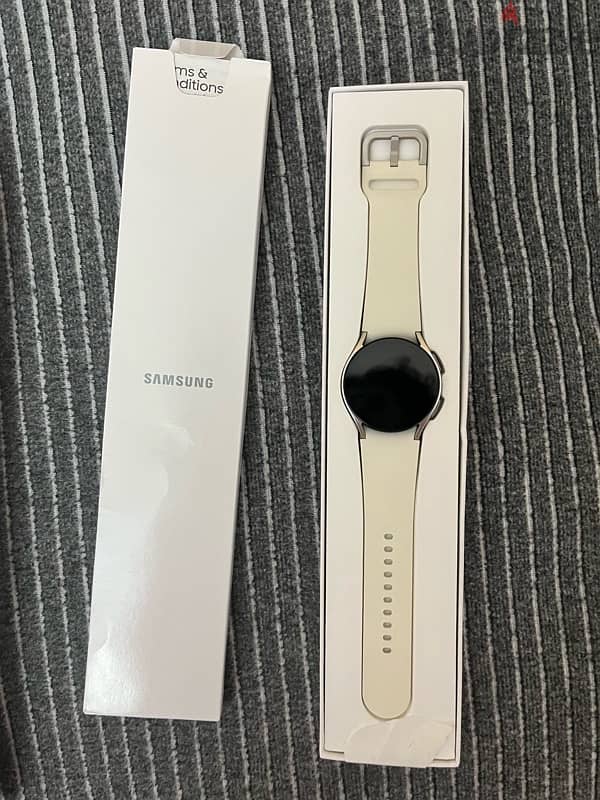 Brand New Samsung Galaxy Watch 6 (40mm) - Gold Color 8