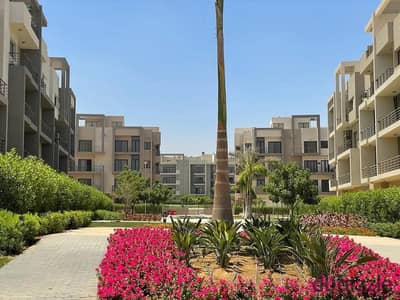 For sale, an apartment with immediate receipt and fully finished in Fifth Square Compound, Fifth Settlement, New Cairo, minutes from the American Univ